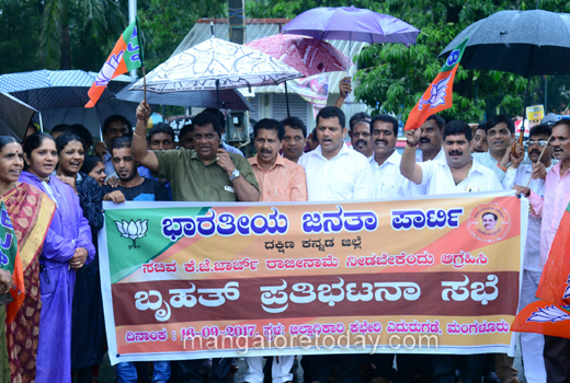 BJP stages protest 1